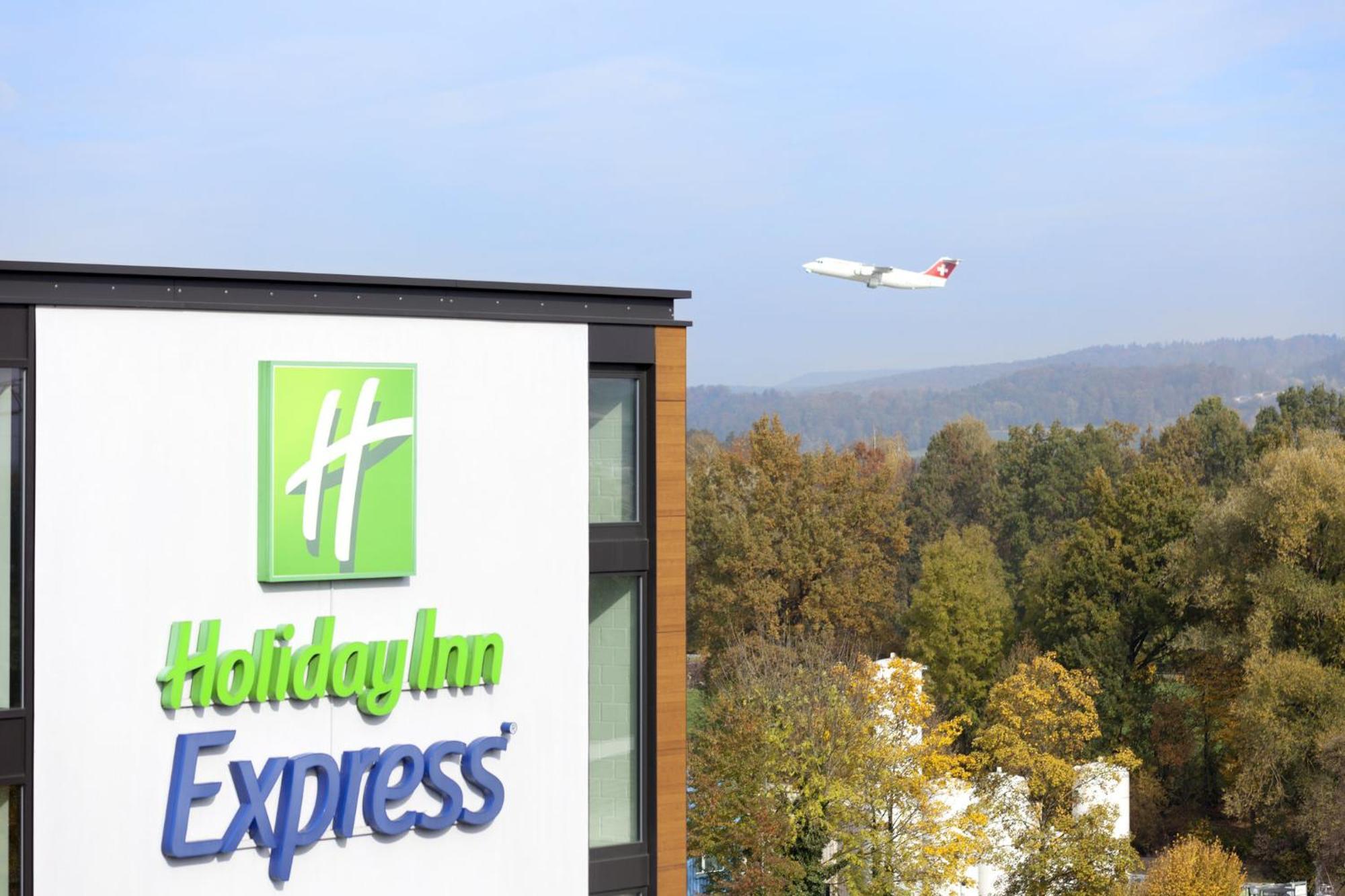 Holiday Inn Express Zurich Airport, An Ihg Hotel Rümlang Dış mekan fotoğraf